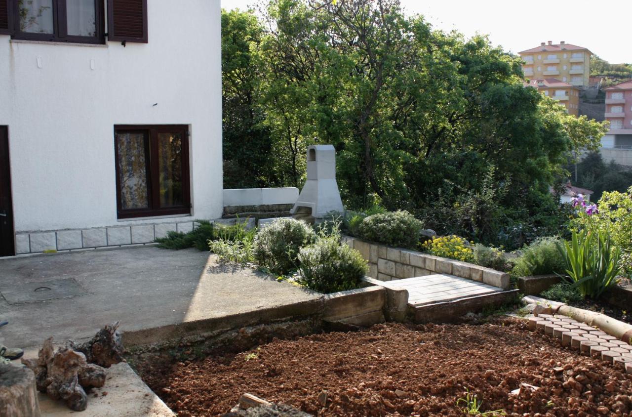 Apartments And Rooms With Parking Space Vrbnik, Krk - 5301 المظهر الخارجي الصورة