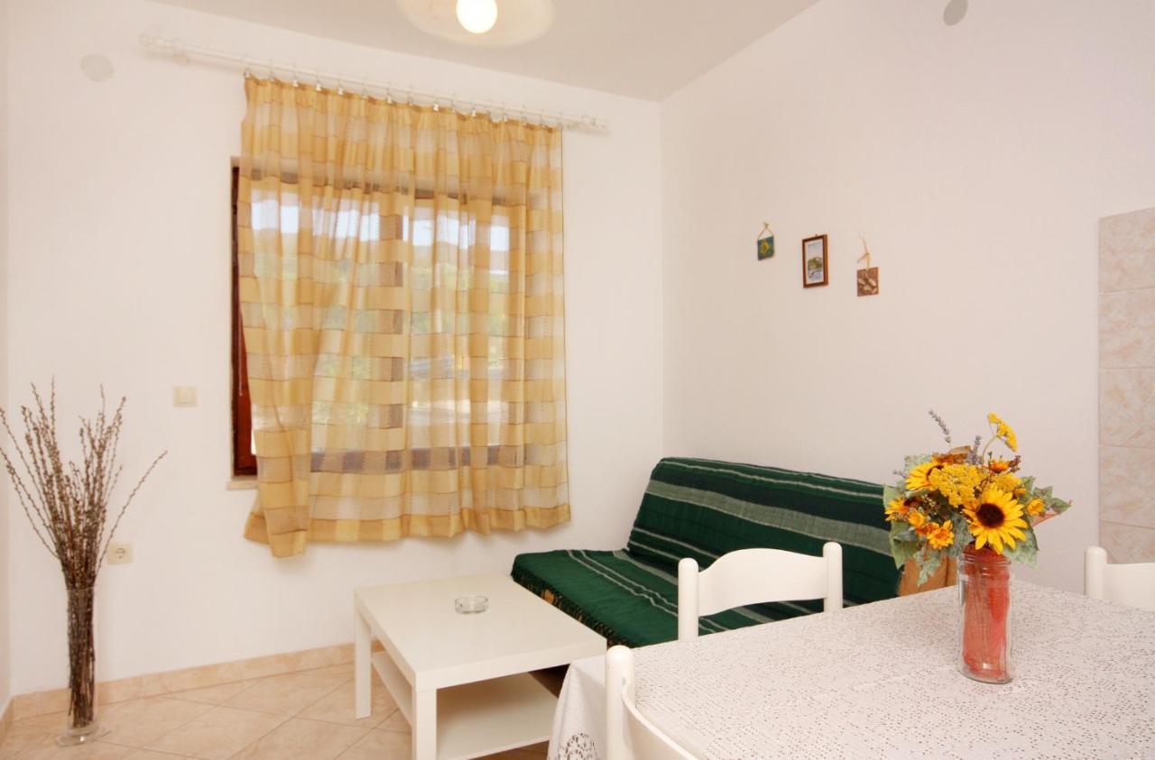 Apartments And Rooms With Parking Space Vrbnik, Krk - 5301 المظهر الخارجي الصورة