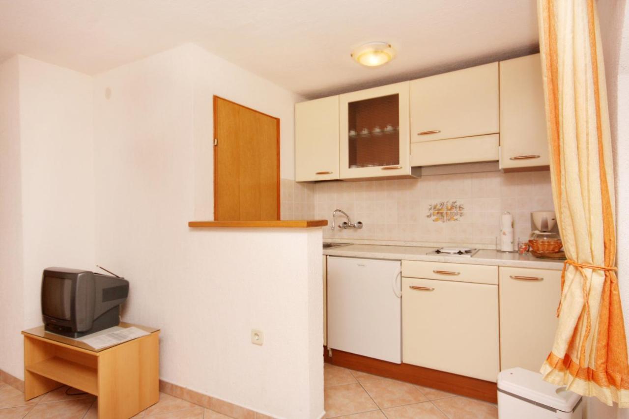 Apartments And Rooms With Parking Space Vrbnik, Krk - 5301 المظهر الخارجي الصورة