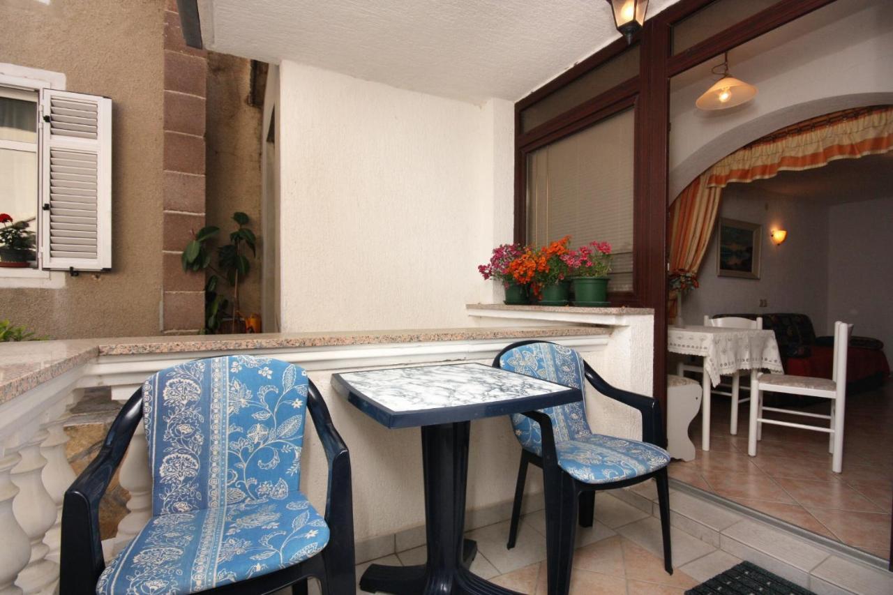 Apartments And Rooms With Parking Space Vrbnik, Krk - 5301 المظهر الخارجي الصورة